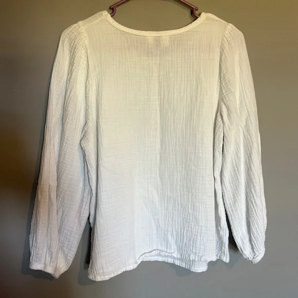 Universal Thread White Blouse Size Medium - Picture 2 of 5